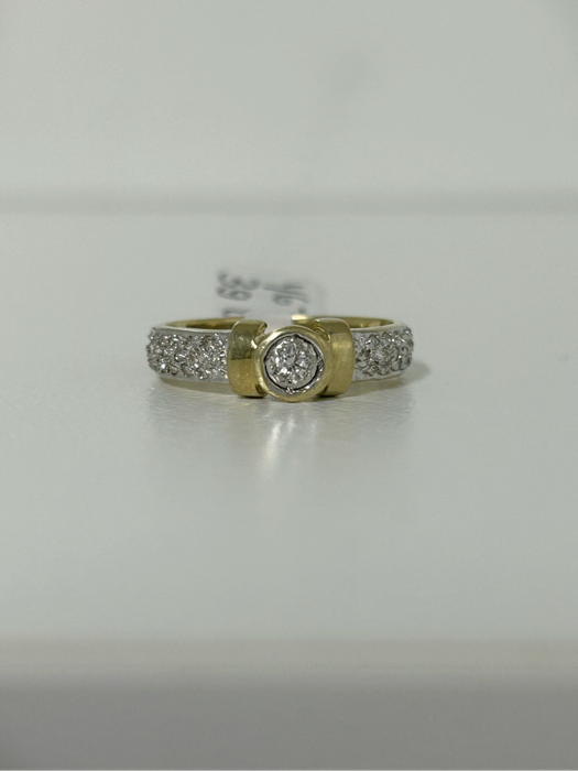 Beautiful 9ct Yellow Gold and Diamond Pavé Setting Ring