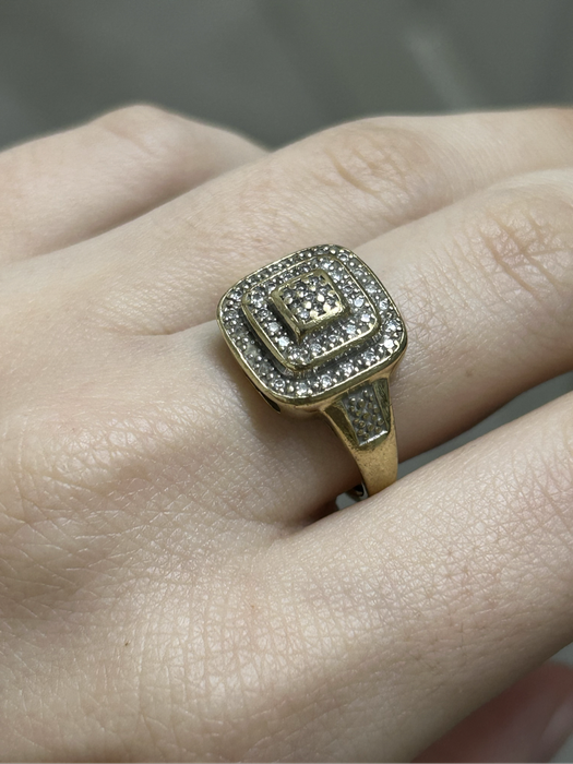 Beautiful 9ct Yellow Gold and Diamond Square Shaped Ring