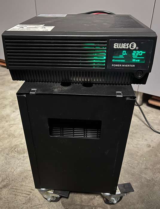Ellies 720W 1200VA Inverter / Uninterruptible Power Supply (UPS) with trolley