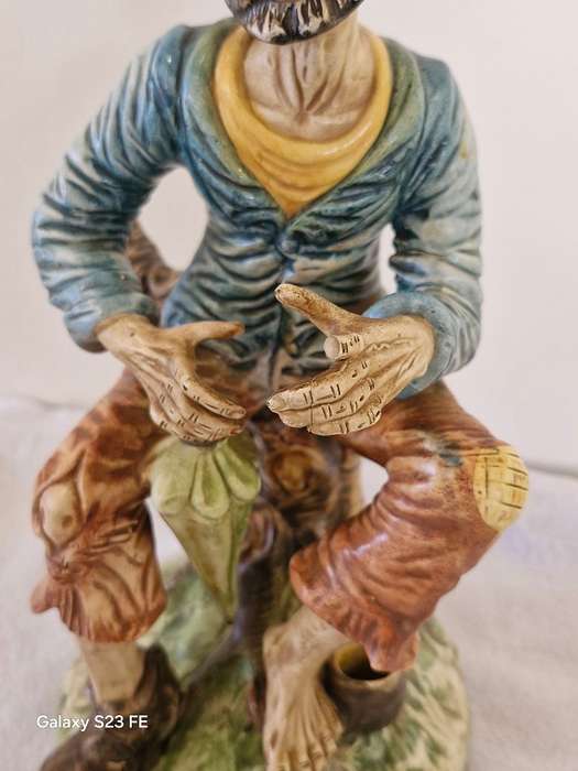 Original Cappodimonte " Beggar" Statue in good condition ! Stunning !