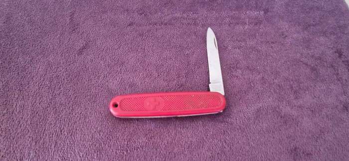 Bargain ! Vintage Swiss Victorinox bakelite single blade pocket knife!