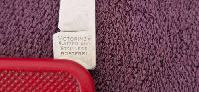 Bargain ! Vintage Swiss Victorinox bakelite single blade pocket knife!