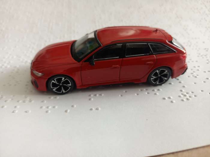 Mini GT Audi RS6 Avant Carbon Black Edition
