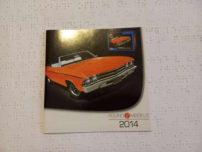 2 x Round 2 Models Catalogue 2011-2012 / 2014