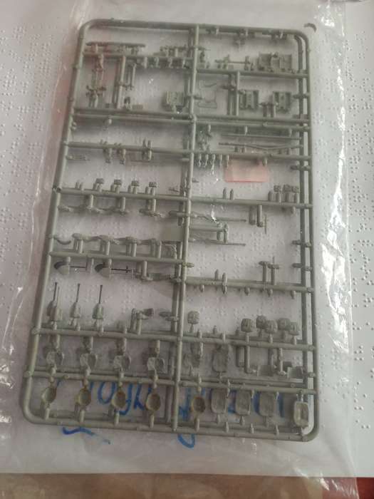 Plastic modelkits 1/72 scale loose pieces