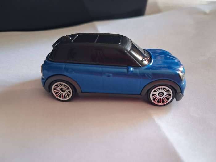 Matchbox 2011 Mini Cooper Countryman