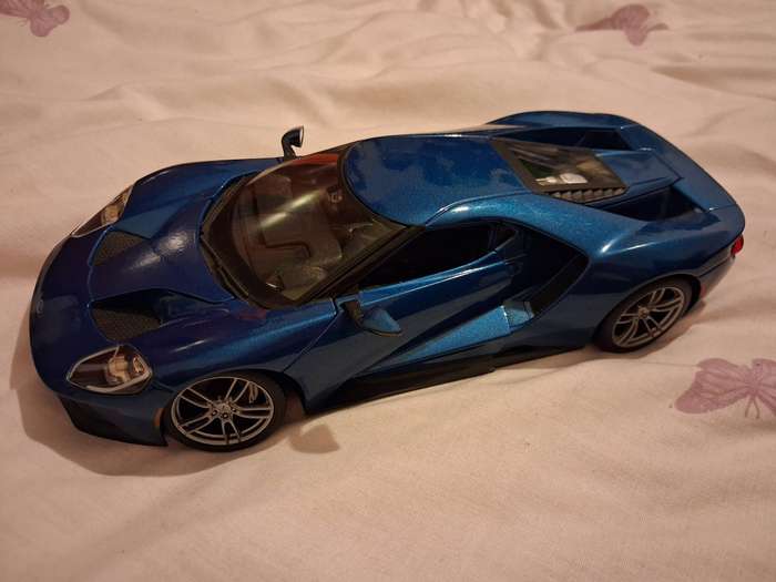 1/18 scale Maisto Ford GT