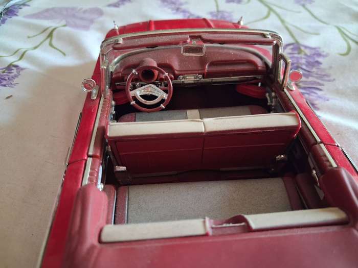 1/18 scale ?Road Signature 1960 Chevrolet Impala