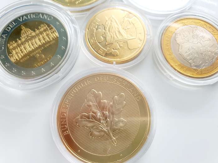 6 ENCAPSULATED COLLECTOR MEDALS