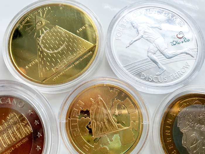 6 ENCAPSULATED COLLECTOR MEDALS