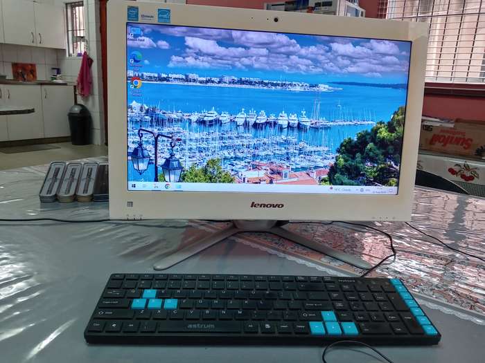 LENOVO ALL IN ONE PC - 19"
