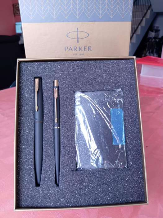 PARKER MATTE BLACK FOUNTAIN PEN & BALL PEN SET - GT - BLUE INK -WITH PARKER GIFT BOX & CARD HOLDER