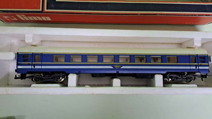 LIMA SAR Blue Train Couch HO Scale BOXED