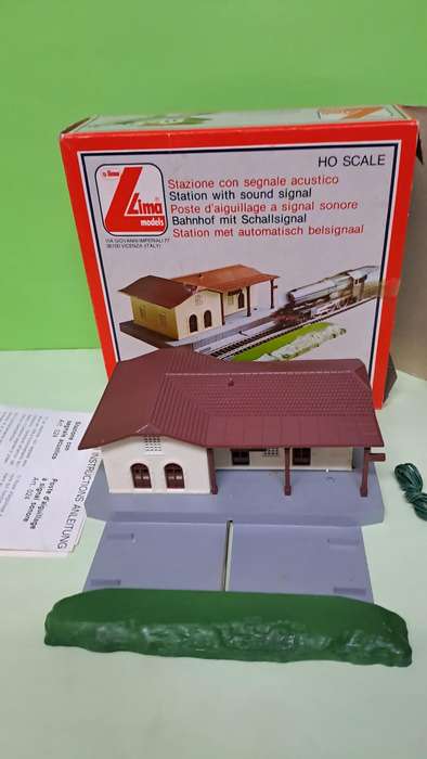 LIMA Station With Bell BOXED (NEW old stock)