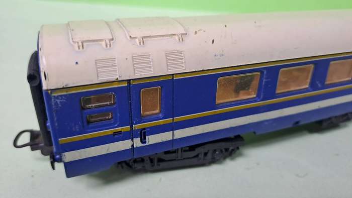 LIMA SAR Blue Train Couch HO Scale UNBOXED