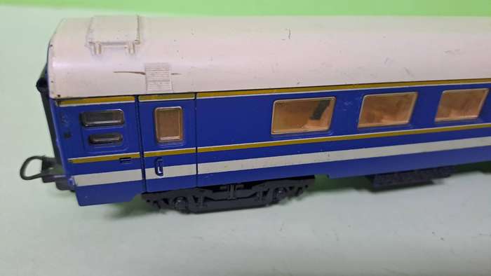 LIMA SAR Blue Train Couch HO Scale UNBOXED