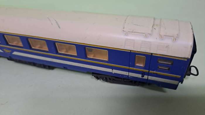 LIMA SAR Blue Train Couch HO Scale UNBOXED