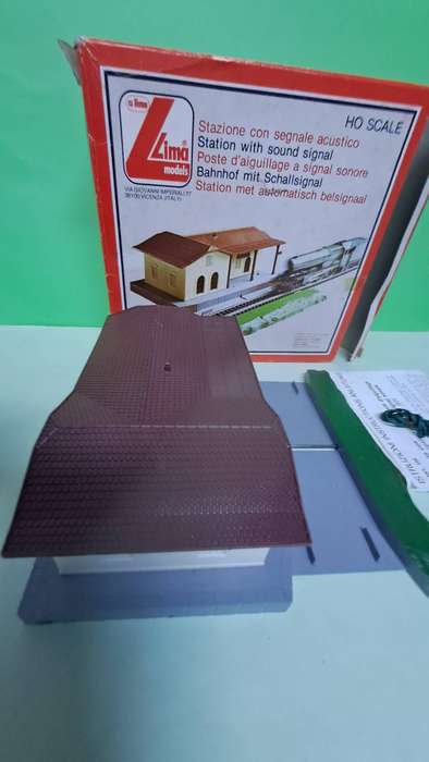 LIMA Station With Bell BOXED (NEW old stock)