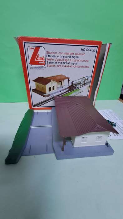 LIMA Station With Bell BOXED (NEW old stock)