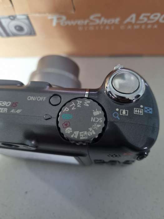 Canon PowerShot A590 IS (8 m/pixel, 4 x optical zoom.