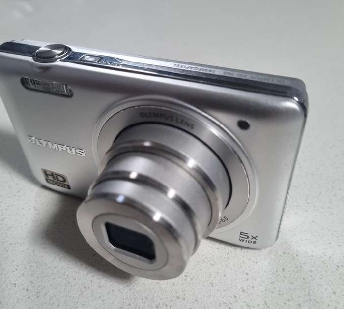 Olympus digital camera VG-160  (14 m/pixel, 5 x optical zoom) In VERY good condition