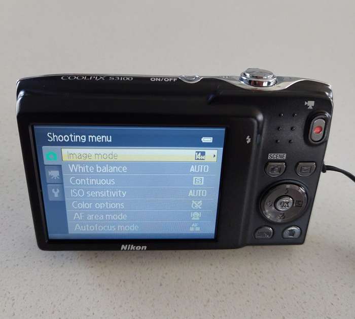 Nikon CoolPix digital camera S3100 (14 m/pixel, 5 x optical zoom) In EXCELLENT condition