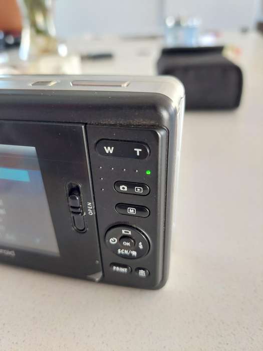 Poloroid Pogo instant digital camera (LIKE NEW) still has plastics on the camera.