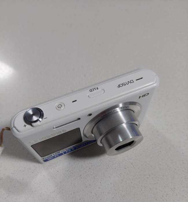 Samsung digital camera DV150F  16.2 m/pixel, 5 x optical zoom, HD video recording, wifi etc.