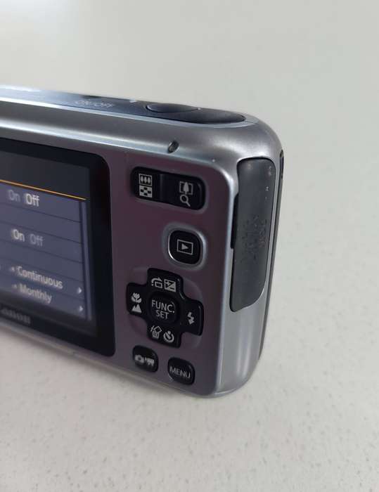 Canon PowerShot digital camera A490 (10 m/pixel, 3.3 x optical zoom, video recording)