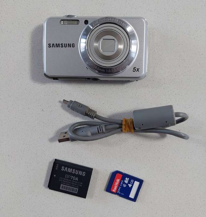 Samsung digital camera ES80 (12.2 m/pixel, 5 x optical zoom, video recording)
