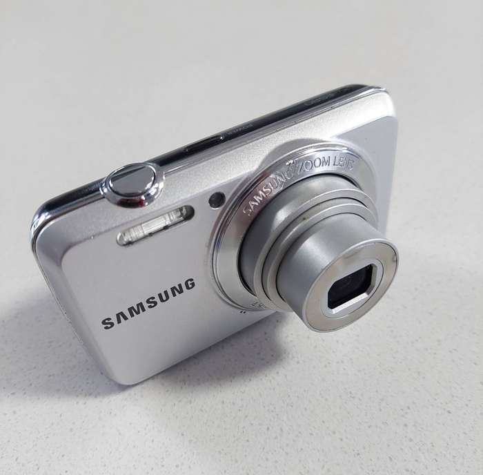 Samsung digital camera ES80 (12.2 m/pixel, 5 x optical zoom, video recording)
