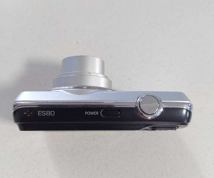 Samsung digital camera ES80 (12.2 m/pixel, 5 x optical zoom, video recording)