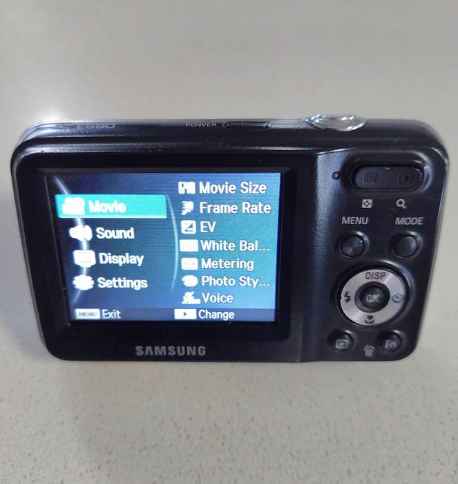 Samsung digital camera ES80 (12.2 m/pixel, 5 x optical zoom, video recording)