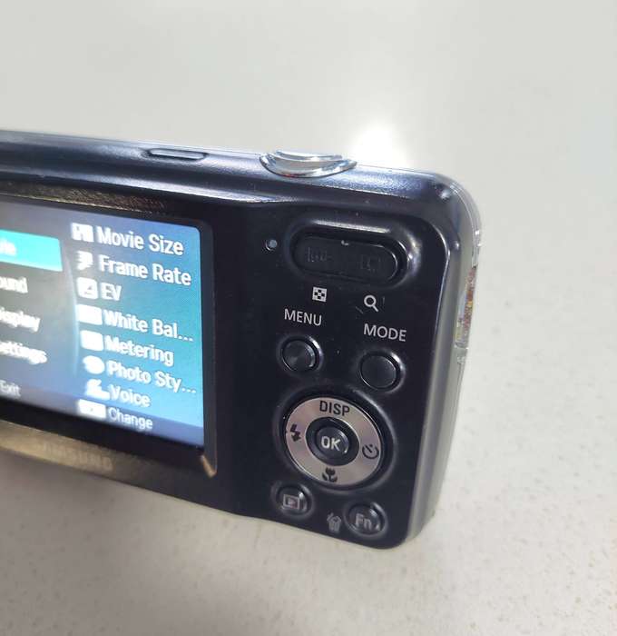 Samsung digital camera ES80 (12.2 m/pixel, 5 x optical zoom, video recording)