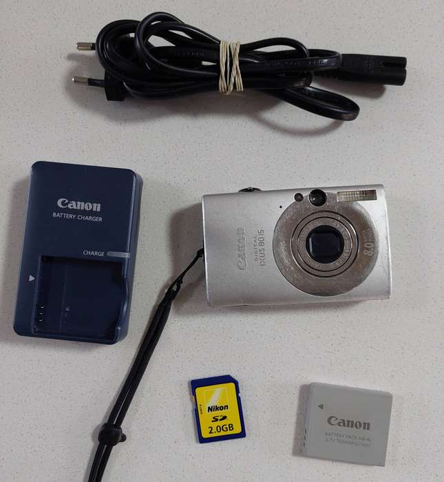 Canon IXUS 80 IS digital camera  (8.0 m/pixel, 3 x optical zoom, video recording)