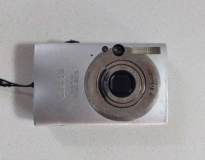 Canon IXUS 80 IS digital camera  (8.0 m/pixel, 3 x optical zoom, video recording)
