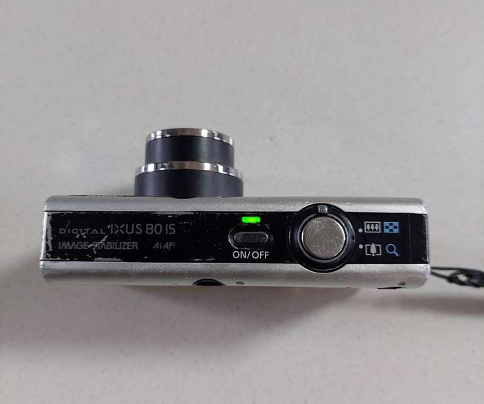 Canon IXUS 80 IS digital camera  (8.0 m/pixel, 3 x optical zoom, video recording)