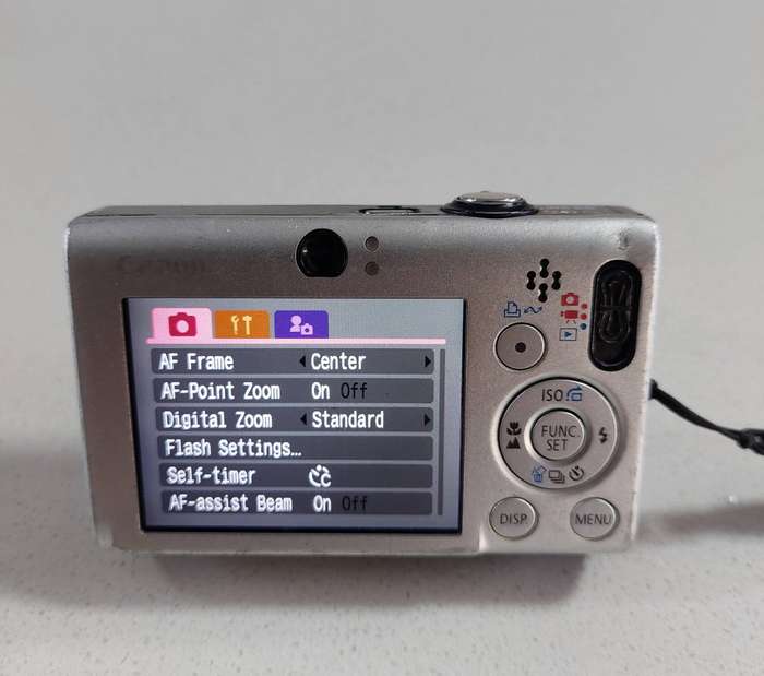 Canon IXUS 80 IS digital camera  (8.0 m/pixel, 3 x optical zoom, video recording)