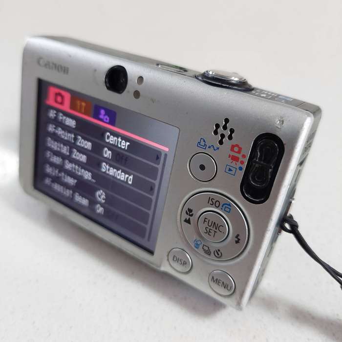 Canon IXUS 80 IS digital camera  (8.0 m/pixel, 3 x optical zoom, video recording)