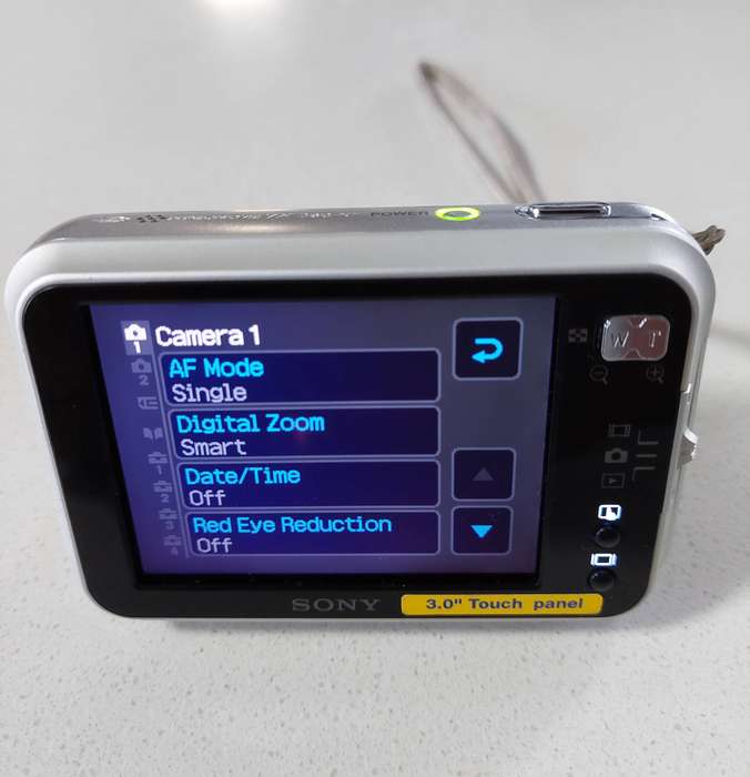 Sony Cybershot digital camera DSC-N1 (Touch screen, 8.1 m/pixel, 3 x optical zoom, video recording)
