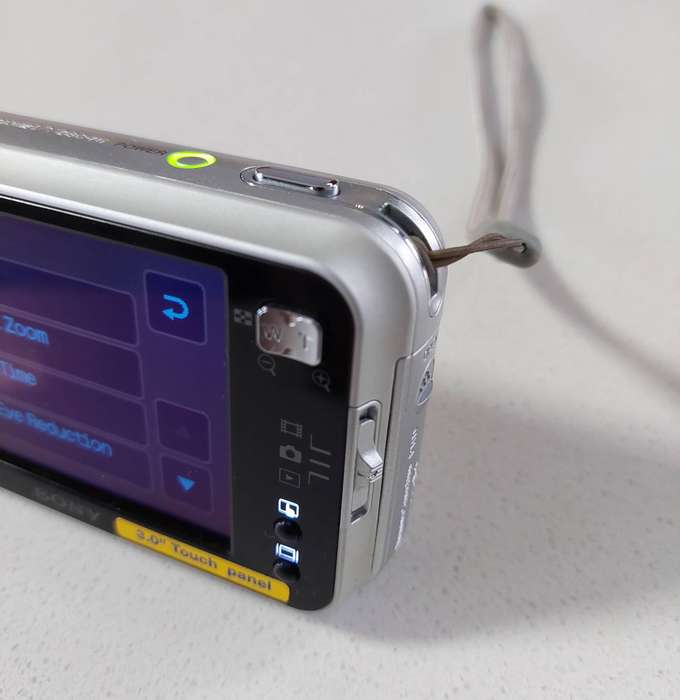Sony Cybershot digital camera DSC-N1 (Touch screen, 8.1 m/pixel, 3 x optical zoom, video recording)