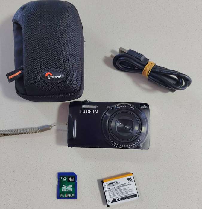 FujiFilm FinePix digital camera T550 (16 m/pixel, massive 12 x optical zoom, HD video)