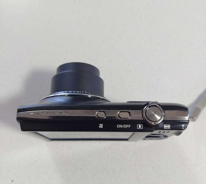 FujiFilm FinePix digital camera T550 (16 m/pixel, massive 12 x optical zoom, HD video)