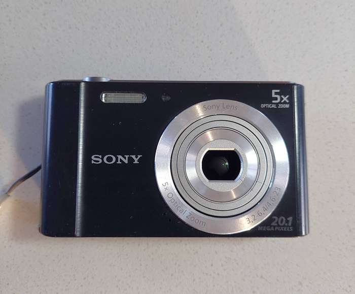 Sony Cybershot digital camera DSC-W800 (20.1 m/pixel, 5 x optical zoom, HD video)