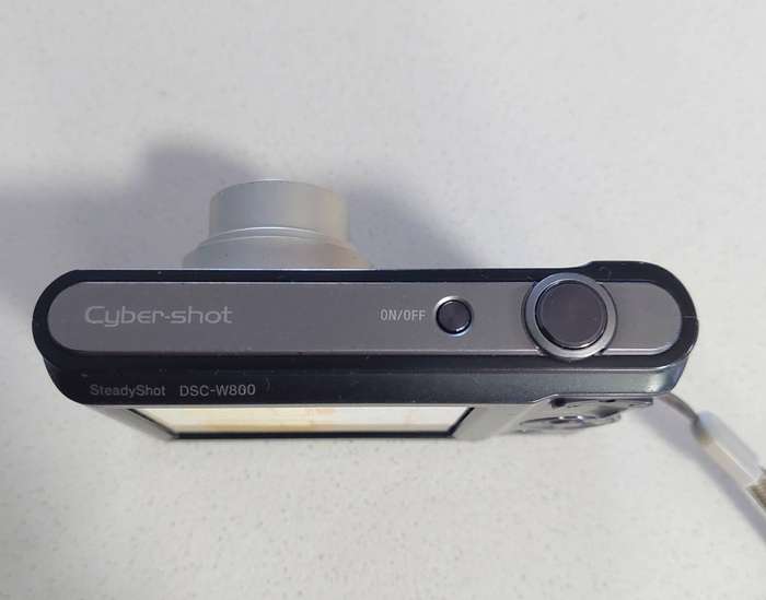 Sony Cybershot digital camera DSC-W800 (20.1 m/pixel, 5 x optical zoom, HD video)