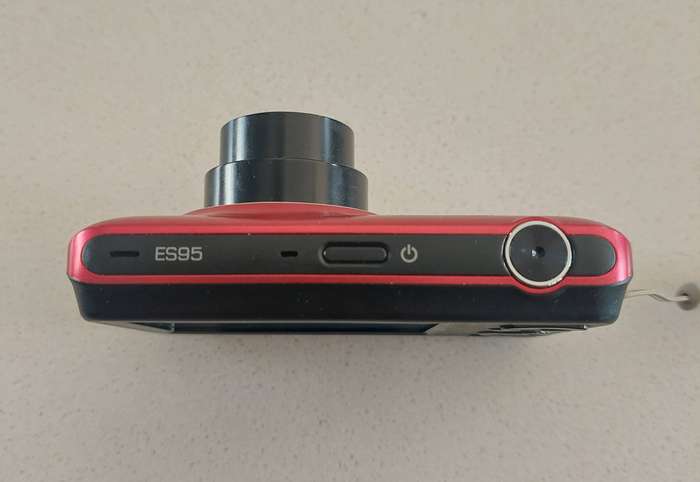 Samsung digital camera ES95 (16.2 m/pixel, 5 x optical zoom, HD video) In PRESTINE condition