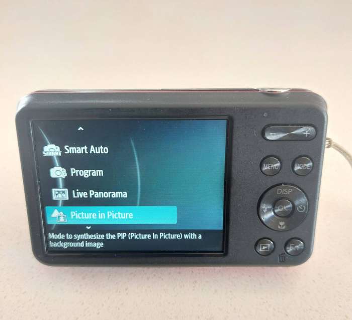 Samsung digital camera ES95 (16.2 m/pixel, 5 x optical zoom, HD video) In PRESTINE condition