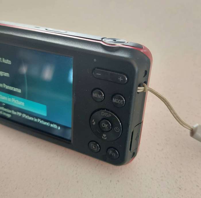 Samsung digital camera ES95 (16.2 m/pixel, 5 x optical zoom, HD video) In PRESTINE condition