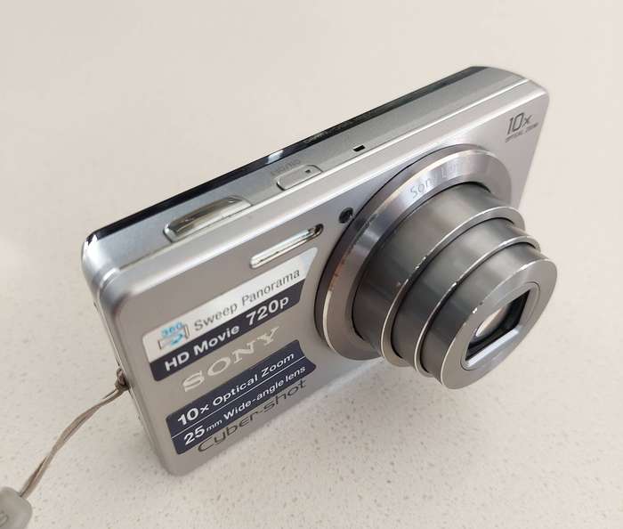 Sony Cybershot digital camera DSC-W690 (16.1 m/pixel, 10 x optical zoom, HD video recording)