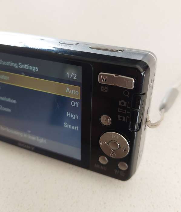 Sony Cybershot digital camera DSC-W690 (16.1 m/pixel, 10 x optical zoom, HD video recording)